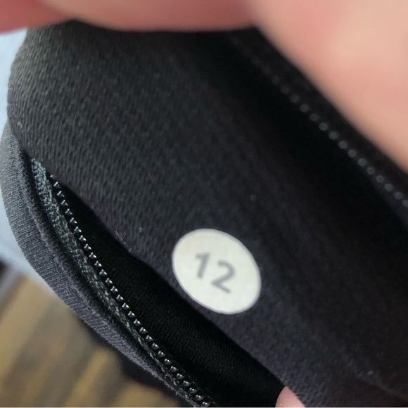 Ladies Lululemon Crops - Picture 5 of 5